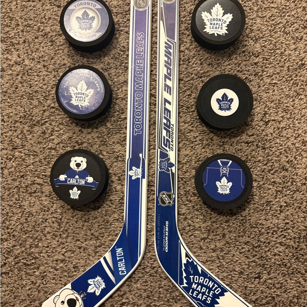 Toronto Maple Leafs Mini Hockey Sticks and Pucks Set